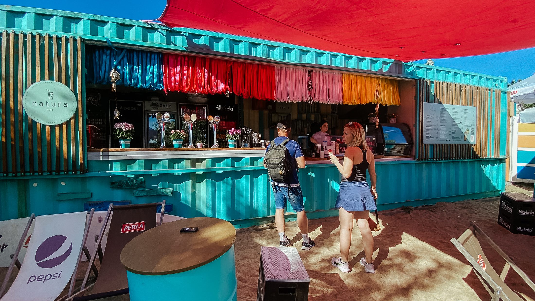 Natura Bar — kontenerowy bar na plaży